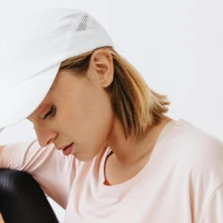 Kalenji CASQUETTE RUNNING AJUSTABLE HOMME FEMME BLANC -Magasin D'Articles De Sport casquette running ajustable homme femme blanc 2