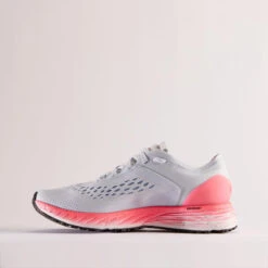 CHAUSSURE DE RUNNING FEMME KIPRUN KS LIGHT GRIS CLAIR ROSE -Magasin D'Articles De Sport chaussure de running femme kiprun ks light gris clair rose 2