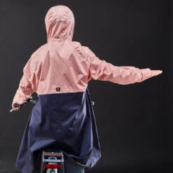 BTWIN PONCHO PLUIE VÉLO 900 ROSE / BLEU MARINE -Magasin D'Articles De Sport poncho pluie velo 900 rose bleu marine 3