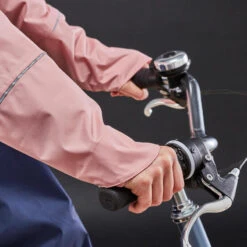 BTWIN PONCHO PLUIE VÉLO 900 ROSE / BLEU MARINE -Magasin D'Articles De Sport poncho pluie velo 900 rose bleu marine 4