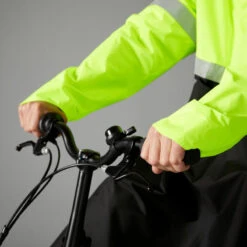 BTWIN PONCHO PLUIE VISIBILITE JOUR NUIT 560 NOIR JAUNE FLUO 9 BTWIN PONCHO PLUIE VISIBILITE JOUR NUIT 560 NOIR JAUNE FLUO -Magasin D'Articles De Sport poncho pluie visibilite jour nuit 560 noir jaune fluo 4