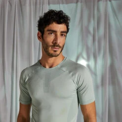 T-SHIRT RUNNING HOMME RESPIRANT KIPRUN SKINCARE VERT EDITION LIMITEE -Magasin D'Articles De Sport t shirt running homme respirant kiprun skincare vert edition limitee 2