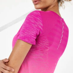 TEE SHIRT RUNNING FEMME RESPIRANT KIPRUN CARE ROUGE -Magasin D'Articles De Sport tee shirt running femme respirant kiprun care rouge 4