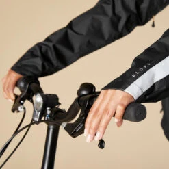 BTWIN VESTE PLUIE VÉLO VILLE 540 FEMME NOIRE CERTIFIÉE EPI VISIBILITÉ -Magasin D'Articles De Sport veste pluie velo ville 540 femme noire certifiee epi visibilite 4