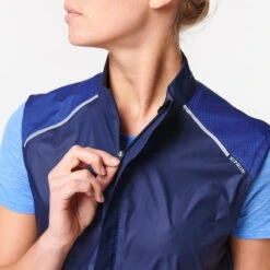VESTE RUNNING FEMME SANS MANCHE KIPRUN LIGHT BLEU MARINE -Magasin D'Articles De Sport veste running femme sans manche kiprun light bleu marine 2