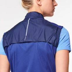 VESTE RUNNING FEMME SANS MANCHE KIPRUN LIGHT BLEU MARINE -Magasin D'Articles De Sport veste running femme sans manche kiprun light bleu marine 3