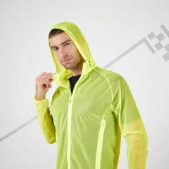VESTE RUNNING HOMME COUPE PLUIE KIPRUN LIGHT JAUNE -Magasin D'Articles De Sport veste running homme coupe pluie kiprun light jaune 2